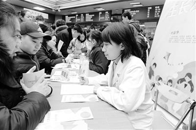 蘭州大學(xué)第一醫(yī)院舉行“新年！新高度！”兒童保健義診活動(dòng)
