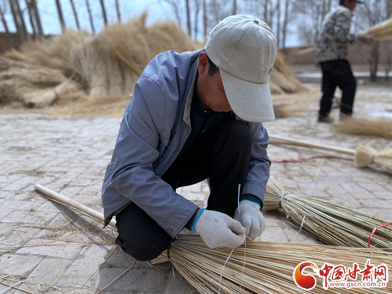 【甘肅省決戰(zhàn)決勝脫貧攻堅】永昌縣紅山窯村：小產業(yè)做成“大文章” 啃下貧困“硬骨頭”