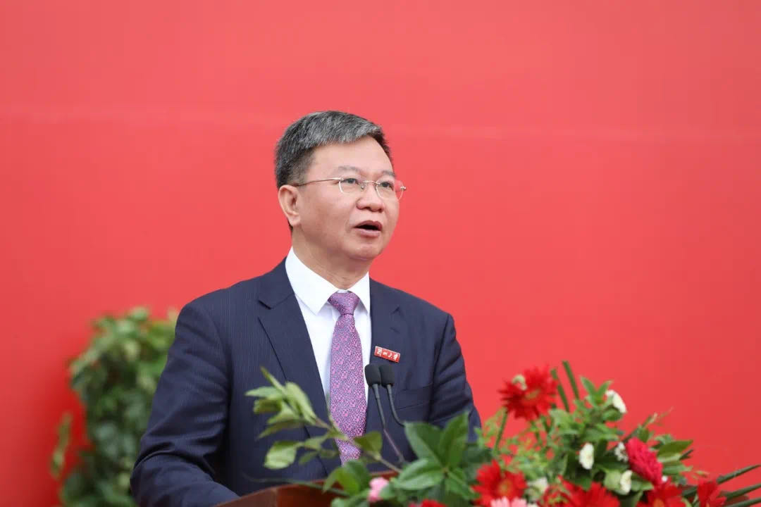 蘭州大學(xué)校長嚴(yán)純?nèi)A寄語2020屆本科畢業(yè)生：做敢擔(dān)當(dāng)、能擔(dān)當(dāng)、有擔(dān)當(dāng)?shù)娜?>
        </a><em>蘭州大學(xué)校長嚴(yán)純?nèi)A寄語2020屆本科畢業(yè)生：做敢擔(dān)當(dāng)、能擔(dān)當(dāng)、有擔(dān)當(dāng)?shù)娜?/em></li>
    <li><a  target=