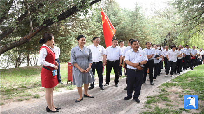 7月1日，嘉峪關(guān)市紀(jì)委監(jiān)委機(jī)關(guān)黨委在迎賓湖絲路廉潔文化主題公園舉行慶祝黨建99周年迎“七一”主題黨日活動(dòng)。_副本.jpg