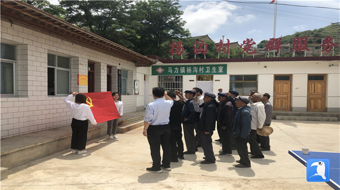 6月29日，天水市武山縣紀(jì)委監(jiān)委組織黨員干部在馬力鎮(zhèn)楊溝村重溫入黨誓詞。_副本.jpg