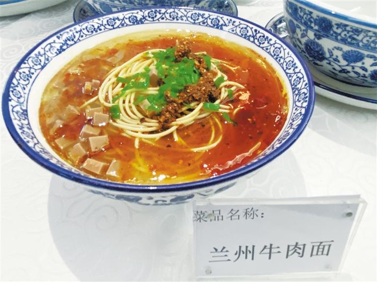 品香茗吃美食 還能K歌跳舞 “環(huán)西部火車游”專列爽得很！