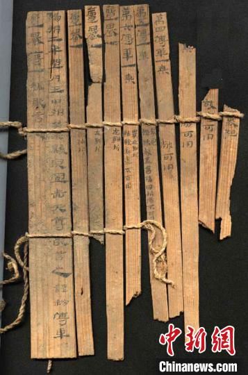圖為藏于敦煌博物館內(nèi)的漢代簡牘。敦煌市委宣傳部供圖