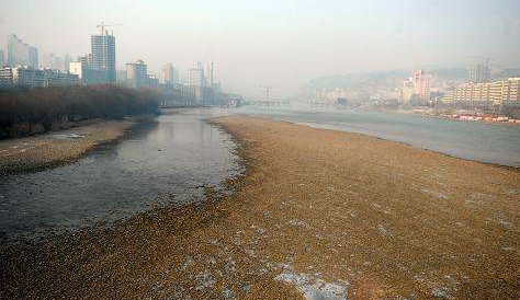 市民：黃河水位大降會不會影響供水？ 水務(wù)部門：枯水期流量偏小屬于正?，F(xiàn)象