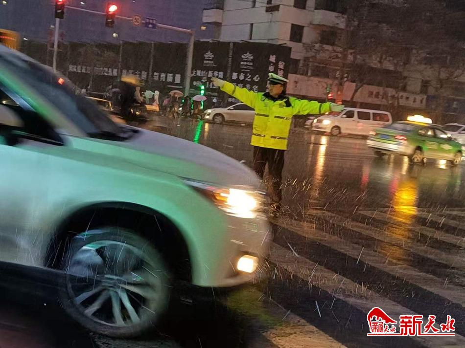 風(fēng)雪襲來，天水最美“警色”在路上！