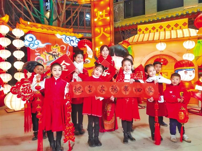 原創(chuàng)音樂電視《全家?！废蛱m州市人民拜年！