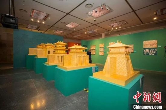 圖為呈現(xiàn)敦煌壁畫中的建筑和園林之美的復原模型。(資料圖) 敦煌研究院供圖