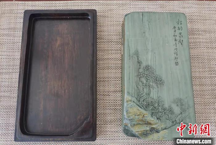 圖為盧保勝為提升洮硯文化內(nèi)涵，制作“一硯一銘、一盒一拓”成品展示。　張婧 攝