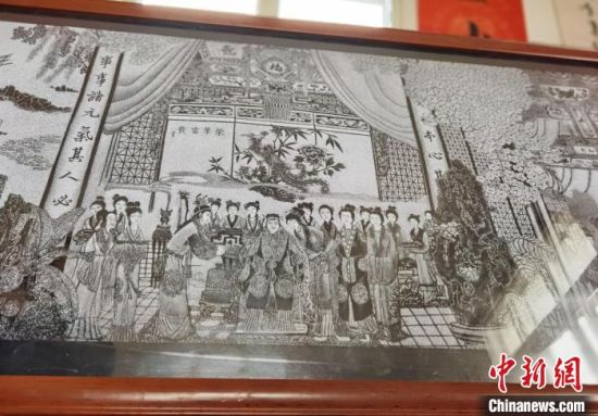 圖為陶世清的影雕作品?！钅?攝
