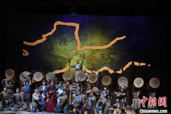 作為隴劇“梅花”，雷通霞在《大禹治水》中甘當“綠葉”，該劇推出后，反響十分熱烈。(資料圖) 楊艷敏 攝