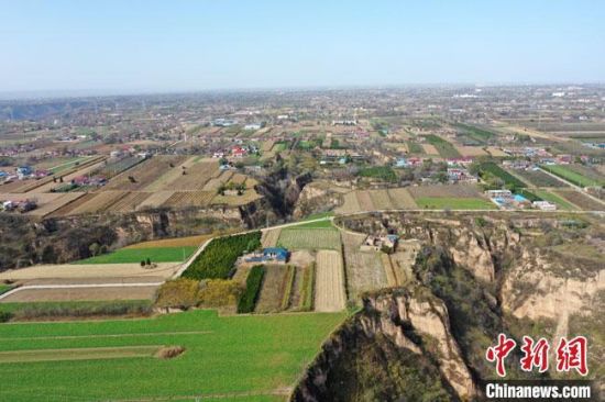 圖為位于甘肅省慶陽市西峰區(qū)境內的南佐遺址地貌。(資料圖) 甘肅省文物局供圖
