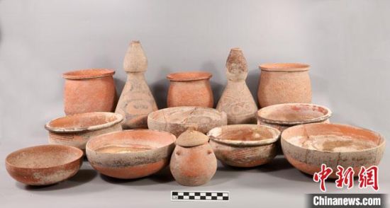 圖為圪垯川遺址出土的器物組合。(資料圖) 甘肅省文物局供圖