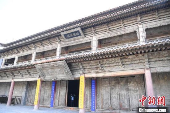 圖為張掖大佛寺建筑外圍?！钇G敏 攝
