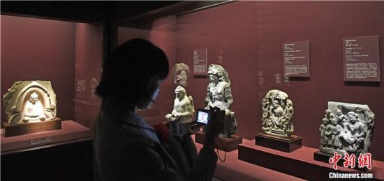 2018年8月，《平山郁夫的絲路世界——平山郁夫絲綢之路美術館文物展》在甘肅敦煌莫高窟開展。中新社記者 楊艷敏 攝