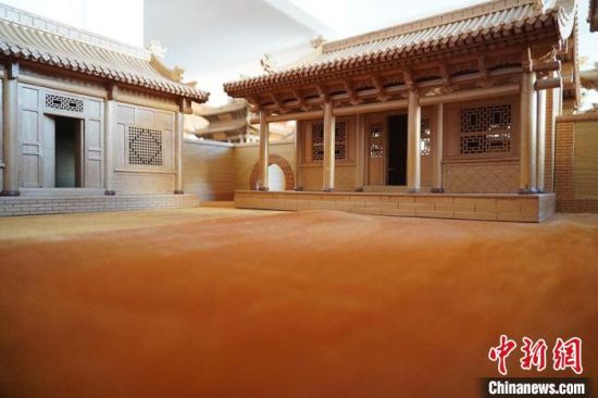 圖為微縮建筑蘭州四合院內(nèi)部結(jié)構(gòu)?！【琶赖┰?　攝
