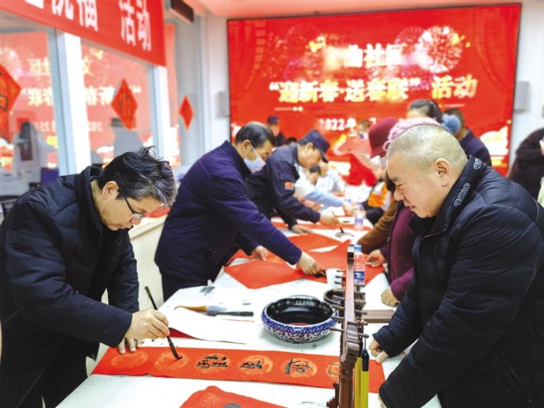蘭州新區(qū)開展“墨香四溢送春聯(lián)·情暖文曲送祝?！被顒?>
        </a><em>蘭州新區(qū)開展“墨香四溢送春聯(lián)·情暖文曲送祝?！被顒?/em></li>
    <li><a  target=
