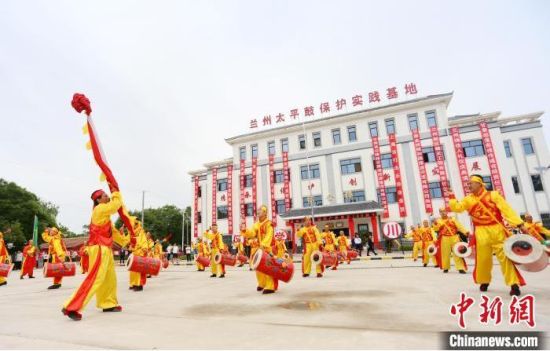 2021年6月30日，蘭州太平鼓教育保護實踐基地啟動儀式在蘭州新區(qū)舉行。(資料圖) 高展 攝