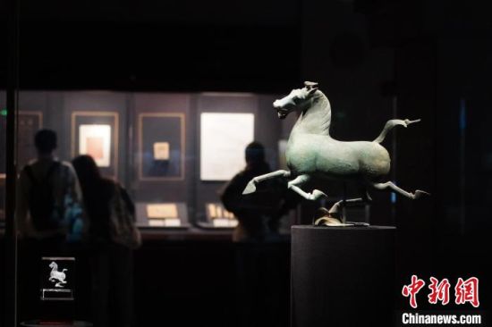 甘肅省博物館展出的“銅奔馬”。