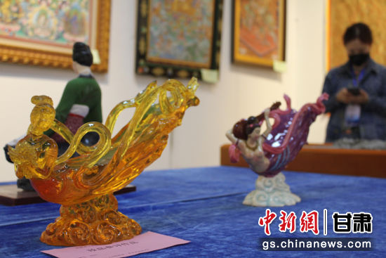 圖為敦煌飛天造型的作品。徐雪 攝