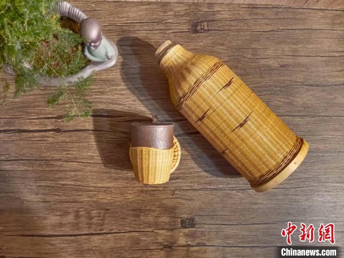圖為竹編暖壺套。(資料圖) 甘肅省非遺保護中心供圖