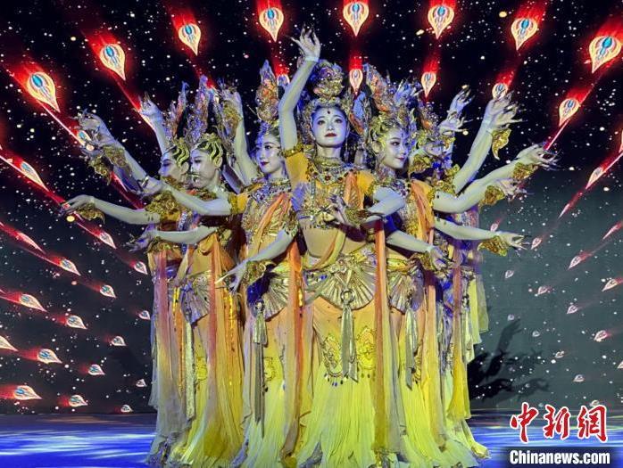 圖為甘肅演藝集團(tuán)歌舞劇院表演的舞蹈《金光千佛》。(資料圖)戴文昌 攝