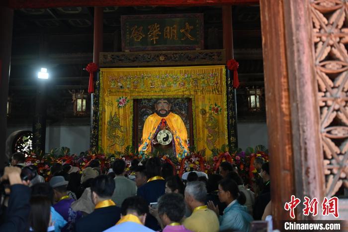 6月21日，2024(甲辰)年公祭中華人文始祖伏羲大典在甘肅天水舉行，來自海峽兩岸及港澳地區(qū)約500人現(xiàn)場共祭中華人文始祖伏羲。中新社記者 李亞龍 攝